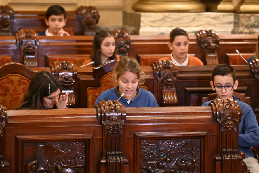 María Pita ofrece a los niños participar en el Gobierno local de A Coruña por el Día Mundial de la Infancia