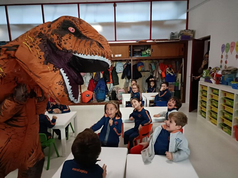 Dino en clase