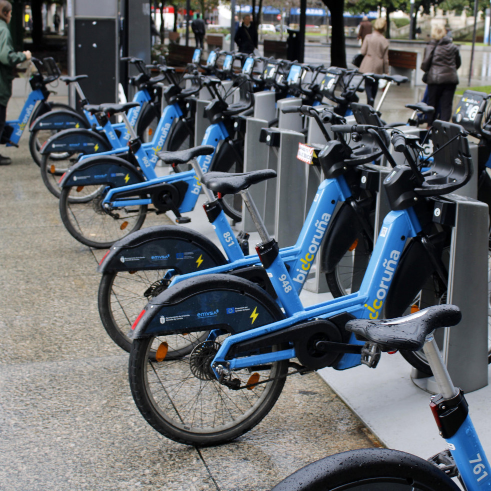 A Coruña pone en marcha una campaña de seguridad vial para usuarios de bicicletas y patinetes eléctricos