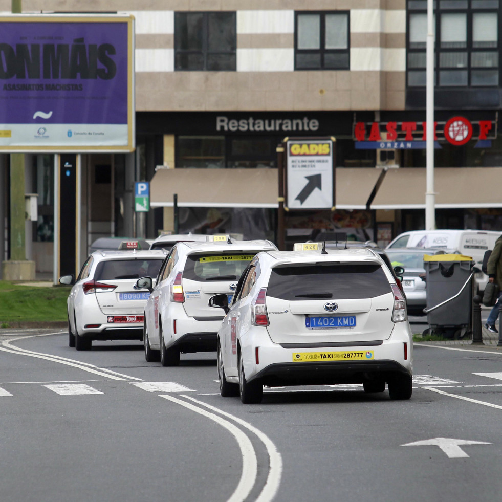 La mayoría de los taxis de A Coruña ya aplican la nueva tarifa, mientras otros lo harán esta semana