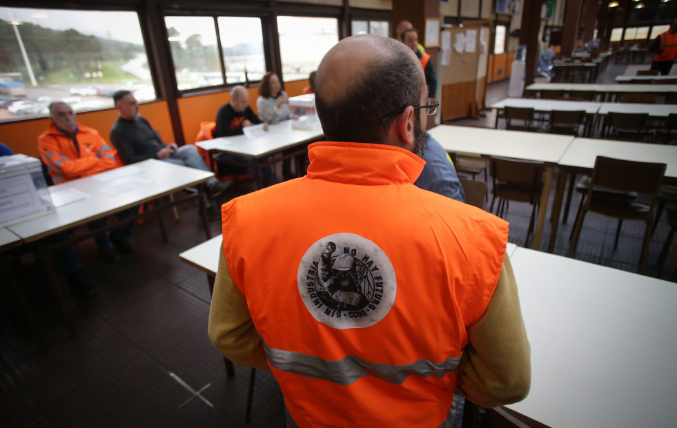 Alcoa se reunirá este jueves con el comité de San Cibrao para abordar el aplazamiento del horno