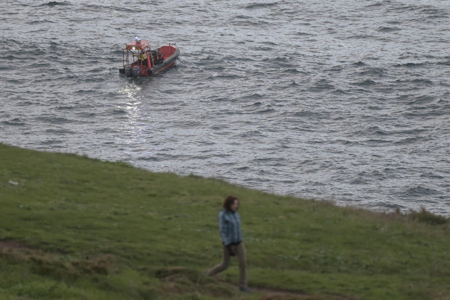 Rescatan el cadáver de un hombre de mediana edad de las aguas frente a la Torre de Hércules