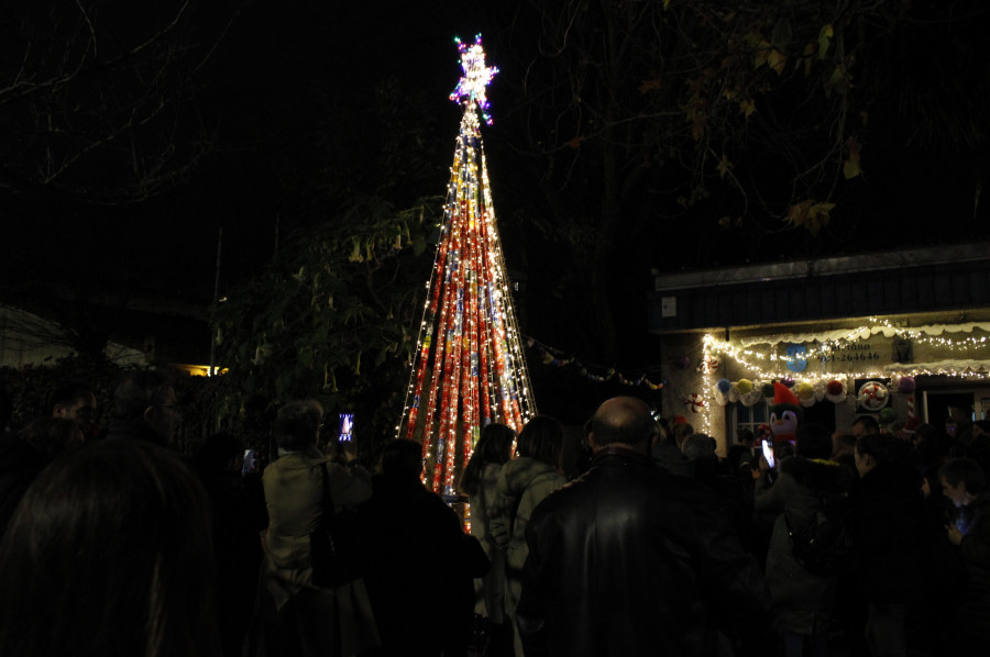 O Ventorrillo enciende su Navidad más sostenible elaborada con el cariño vecinal