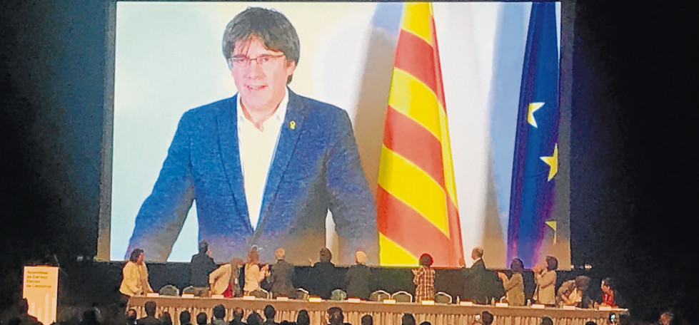 El expresidente de la Generalitat Carles Puigdemont en un acto de su partido  europa press