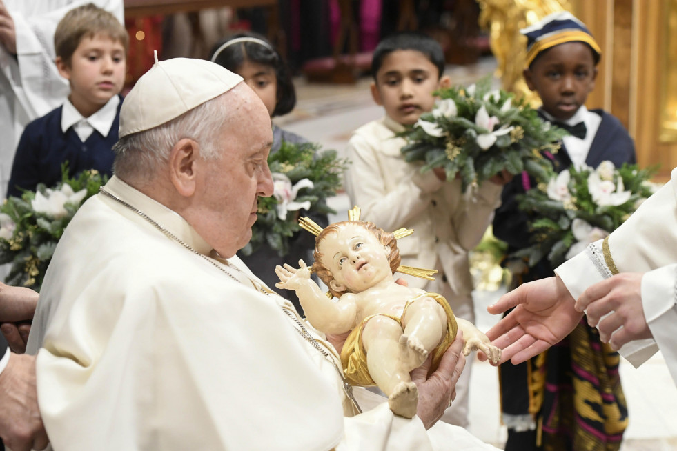 Papa misa del gallo navidad