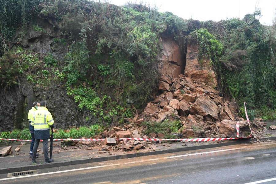 La lluvia provoca desprendimientos de tierra en Bastiagueiro