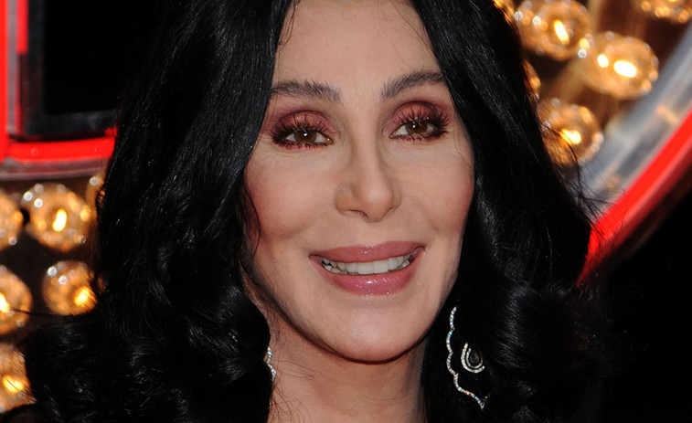 Cher pide la tutela temporal financiera de su hijo  de 47 años