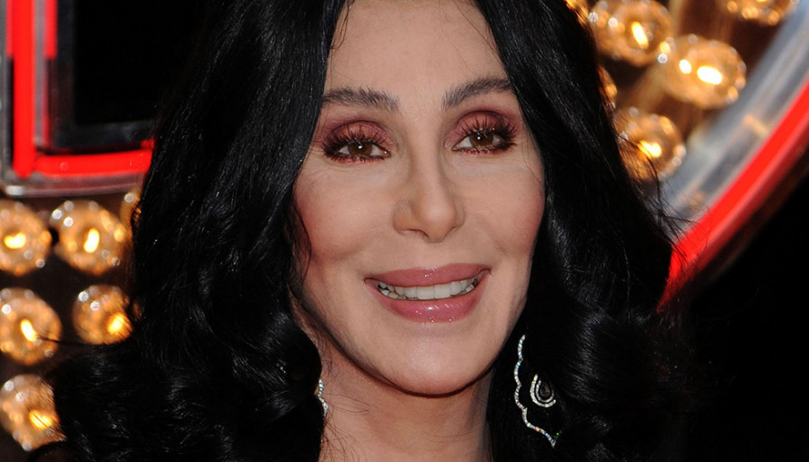 Cher pide la tutela temporal financiera de su hijo  de 47 años