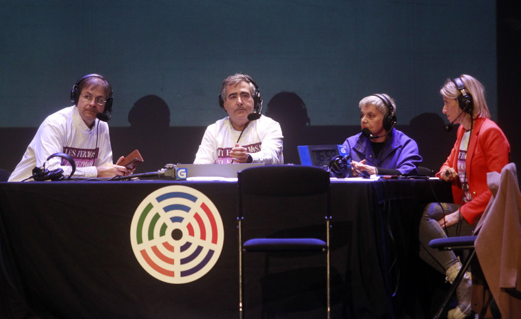 La hermandad radiofónica coruñesa cumple su undécima retransmisión por una buena causa