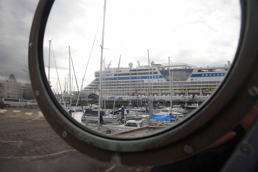 El Puerto de A Coruña pide "diálogo" sobre el futuro de la fachada marítima y Defensa do Común, la devolución gratuita