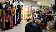 Cientos de coruñeses reciben a los Reyes Magos en Alvedro