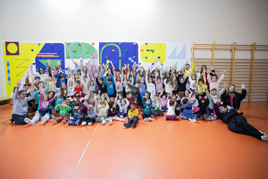 Un centenar de niños disfrutar del campamento de Navidad de Culleredo