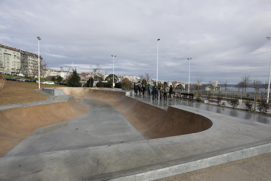 El nuevo skatepark de Eirís se llena de patinadores de otras ciudades gallegas