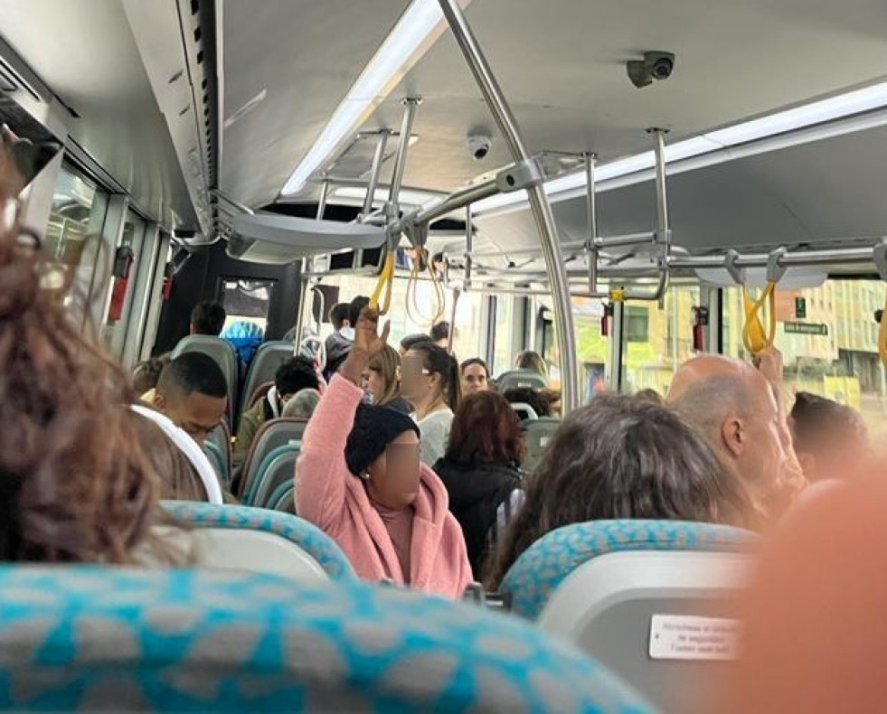 Interior de un autobús urbano de Oleiros, cedida por el Ayuntamiento