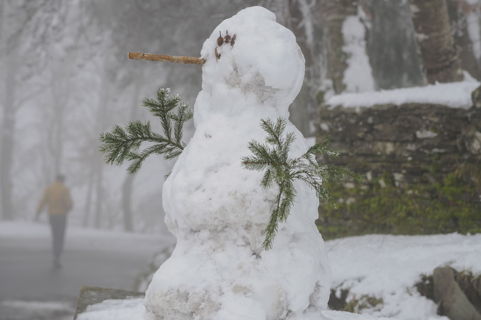 Muñeco de nieve en O Cebreiro @ EFE