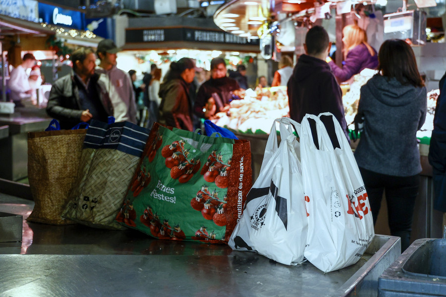 El gasto medio de los gallegos durante la pasada Navidad  bajó un 6%, hasta los 485 euros