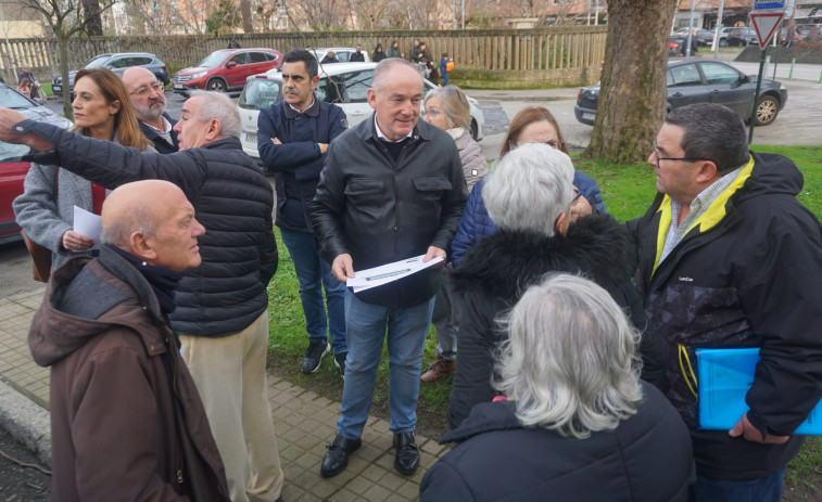 Vecinos de Pintor Laxeiro critican que el Ayuntamiento eliminará 25 aparcamientos