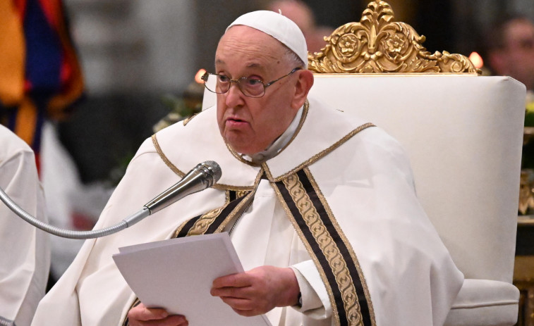 El Papa defiende la bendición a las parejas homosexuales