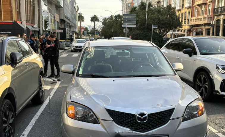 Se salta un semáforo y arrolla a un motorista en Juana de Vega