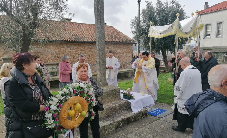 Reportaje | Oseiro honra al trabajo y a la tierra con su procesión de la Rosca