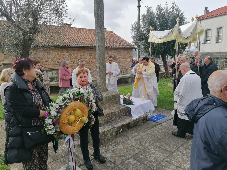 Reportaje | Oseiro honra al trabajo y a la tierra con su procesión de la Rosca