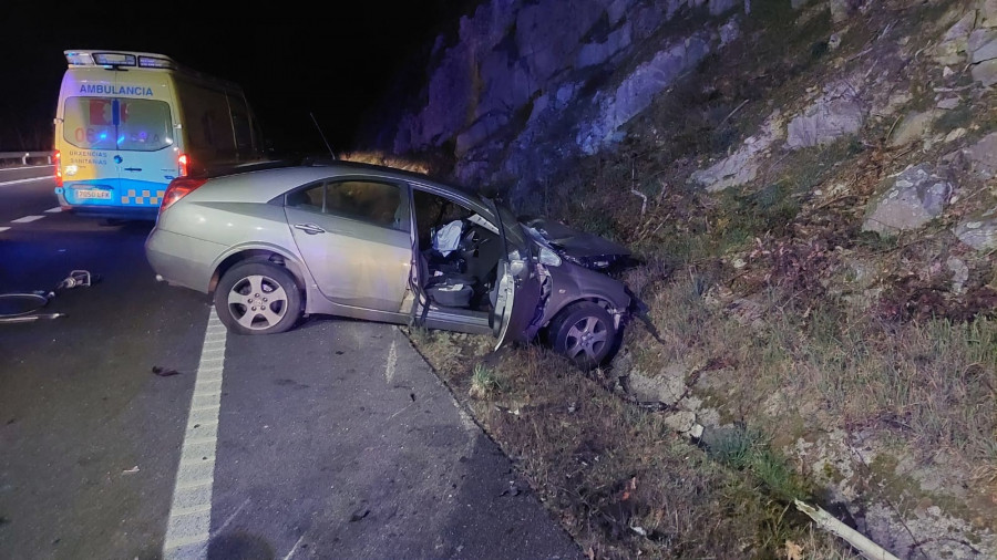 Fallece un hombre de 47 años en una colisión frontal entre dos vehículos en Pantón