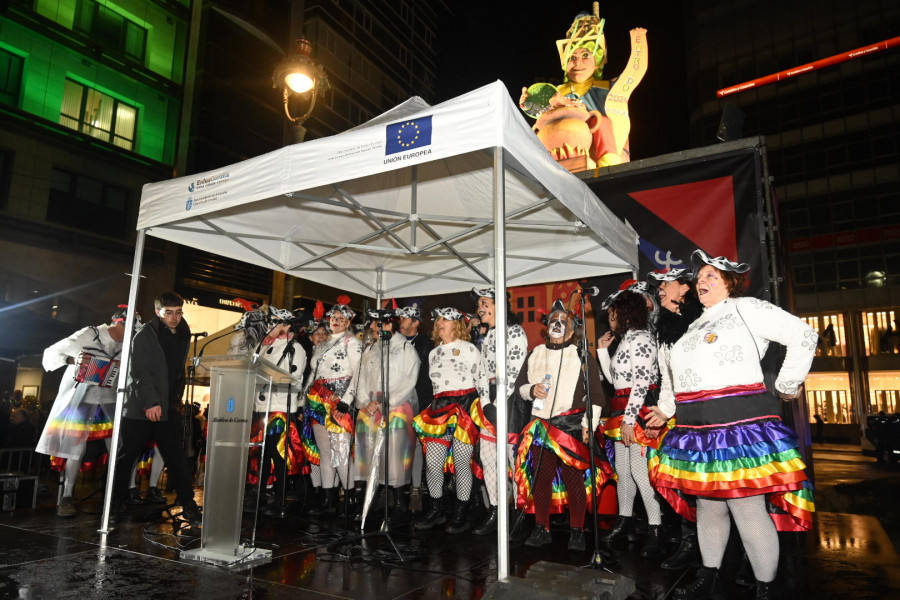 Momo proclama su reino de seis días en el carnaval de A Coruña