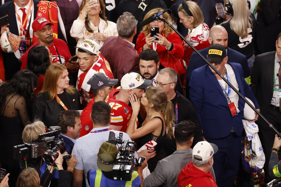 El beso de Taylor Swift reina en la Super Bowl