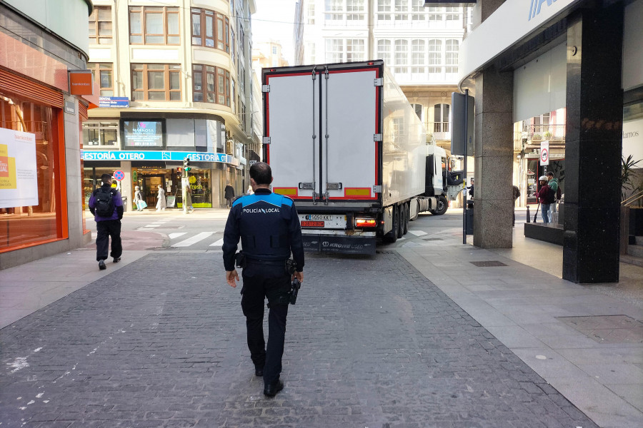 Arrestado al acudir con un martillo a una tienda del centro de A Coruña tras haber discutido con el dueño