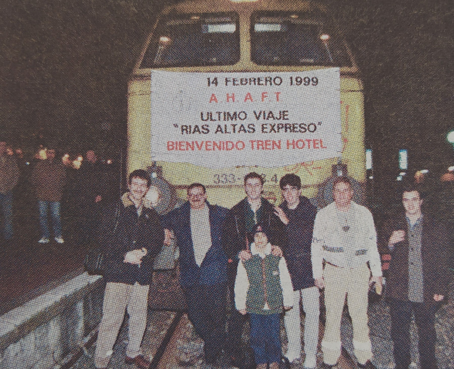 Hace 25 años | El último viaje del tren expreso a Madrid y gran carnaval en A Coruña