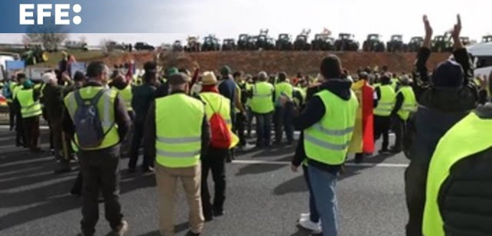 Miércoles de intensas protestas agrícolas en España con bloqueos en carreteras y puertos