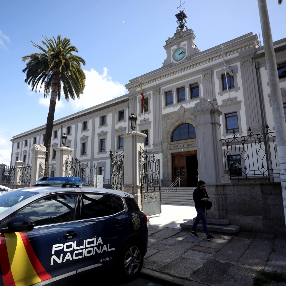 A juicio una asistenta por sacar 34.200 euros de la tarjeta de su empleadora en A Coruña