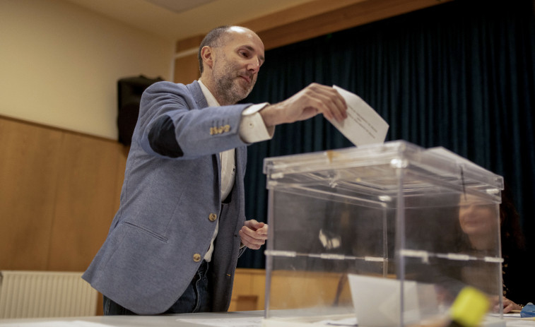 Jácome vota con el deseo de que Democracia Ourensana sea 