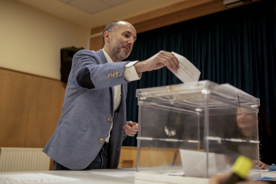 Jácome vota con el deseo de que Democracia Ourensana sea "llave" en Galicia