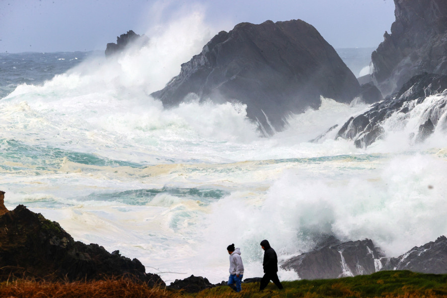 Galicia continúa en alerta por lluvia y temporal costero