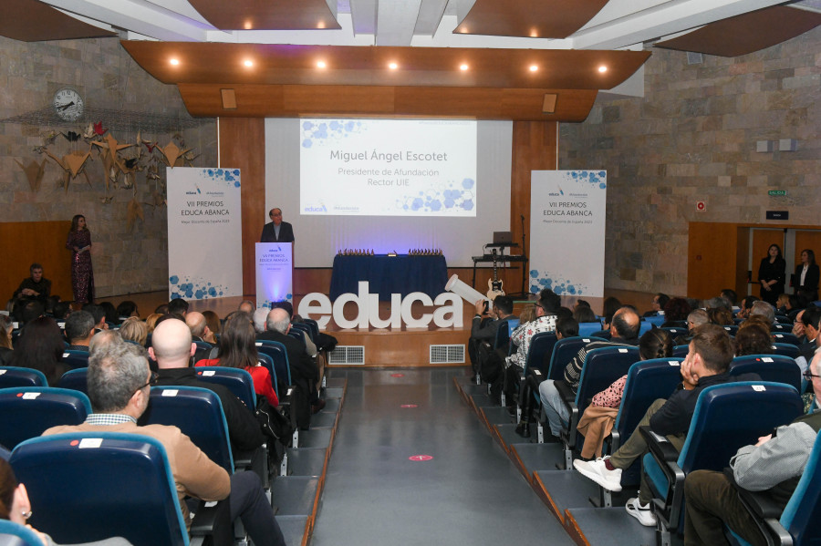 Los premios Educa Abanca galardonan la labor de los siete mejores docentes del año 2023 en A Coruña