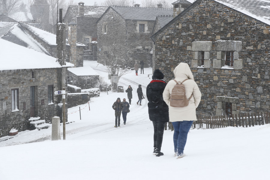 Recatados diez excursionistas atrapados en la nieve tras perderse en Cervantes