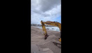 El temporal arrasa la duna de Riazor y obliga a cerrar un tramo del Paseo para evitar caídas