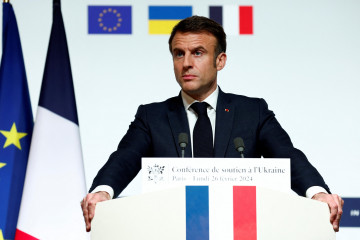 Emmanuel Macron en rueda de prensa en el Palacio del Elíseo en París  efe