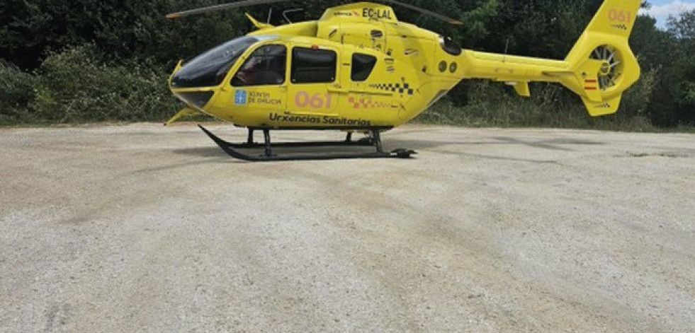 Evacuado en helicóptero un vecino de Moaña tras ser golpeado por la caída de un tronco mientras cortaba leña