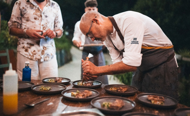 Creatividade Galega y Cervezas Alhambra activan un concurso para diseñar los nuevos uniformes del restaurante de Rafa Centeno