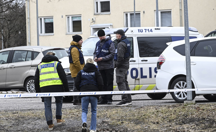 Muere uno de los tres menores heridos en un tiroteo en un colegio de Finlandia