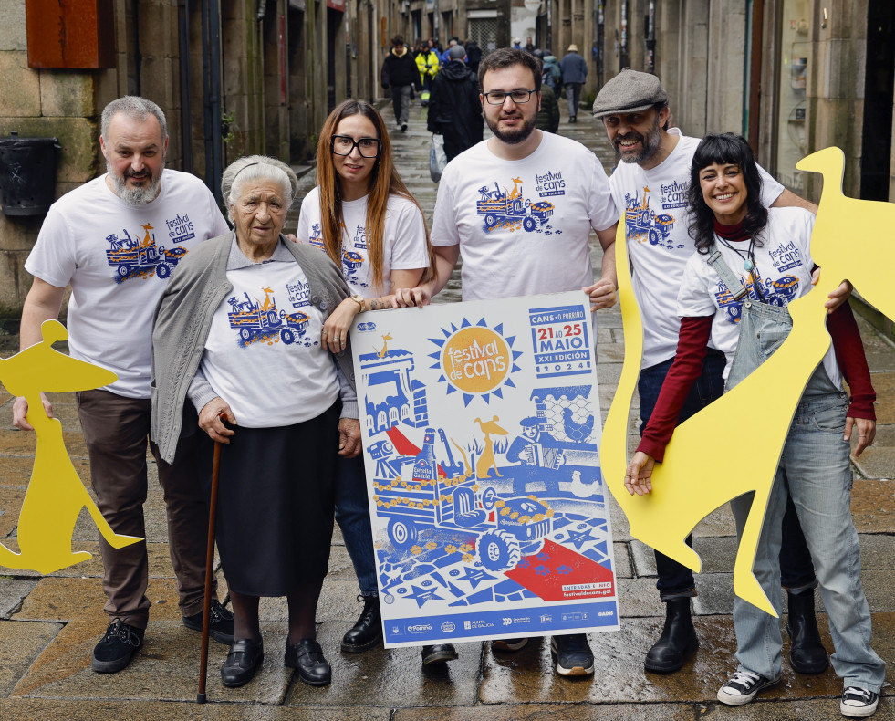 SANTIAGO DE COMPOSTELA, 03/04/2024.- (i-d) Pablo Rodríguez, diseñador de Rei Zentolo, Alicia Sánchez, propietaria da Leira de Alicia en Cans (Pontevedra), Keka Losada, presidenta da Asociación Cul