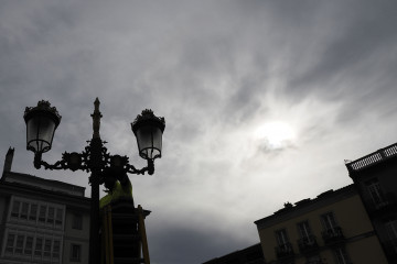 LUGO, 04/04/2024.- Cielos cubiertos en Lugo, este jueves. El viernes será una jornada de transición en Galicia, en la que llegará un nuevo frente por la noche que originará cielos más cubiertos e