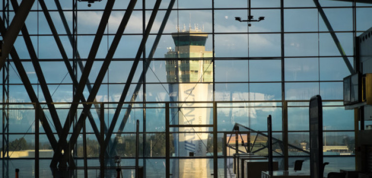 El aeropuerto de Santiago continúa perdiendo pasajeros