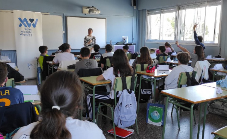 Bergondo inaugura en el CPI Cruz do Sar las actividades del ‘Ano de Xoán Vicente Viqueira’