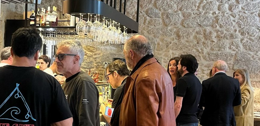 Sergio Dalma disfruta de la tortilla de O Cabo antes de su concierto en A Coruña