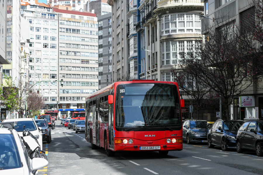 Los expertos señalan solapamientos de líneas y excesos de paradas de bus de A Coruña