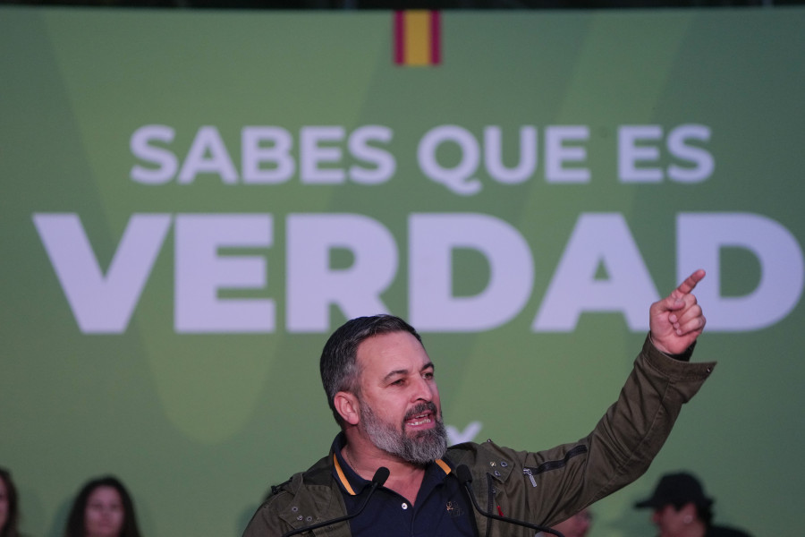 Abascal dice que se avergüenza de Sánchez y le acusa de robar y de hacerse la víctima