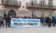 Mariscadores de la ría de O Burgo urgen a Gobierno y Xunta una solución mientras no puedan faenar